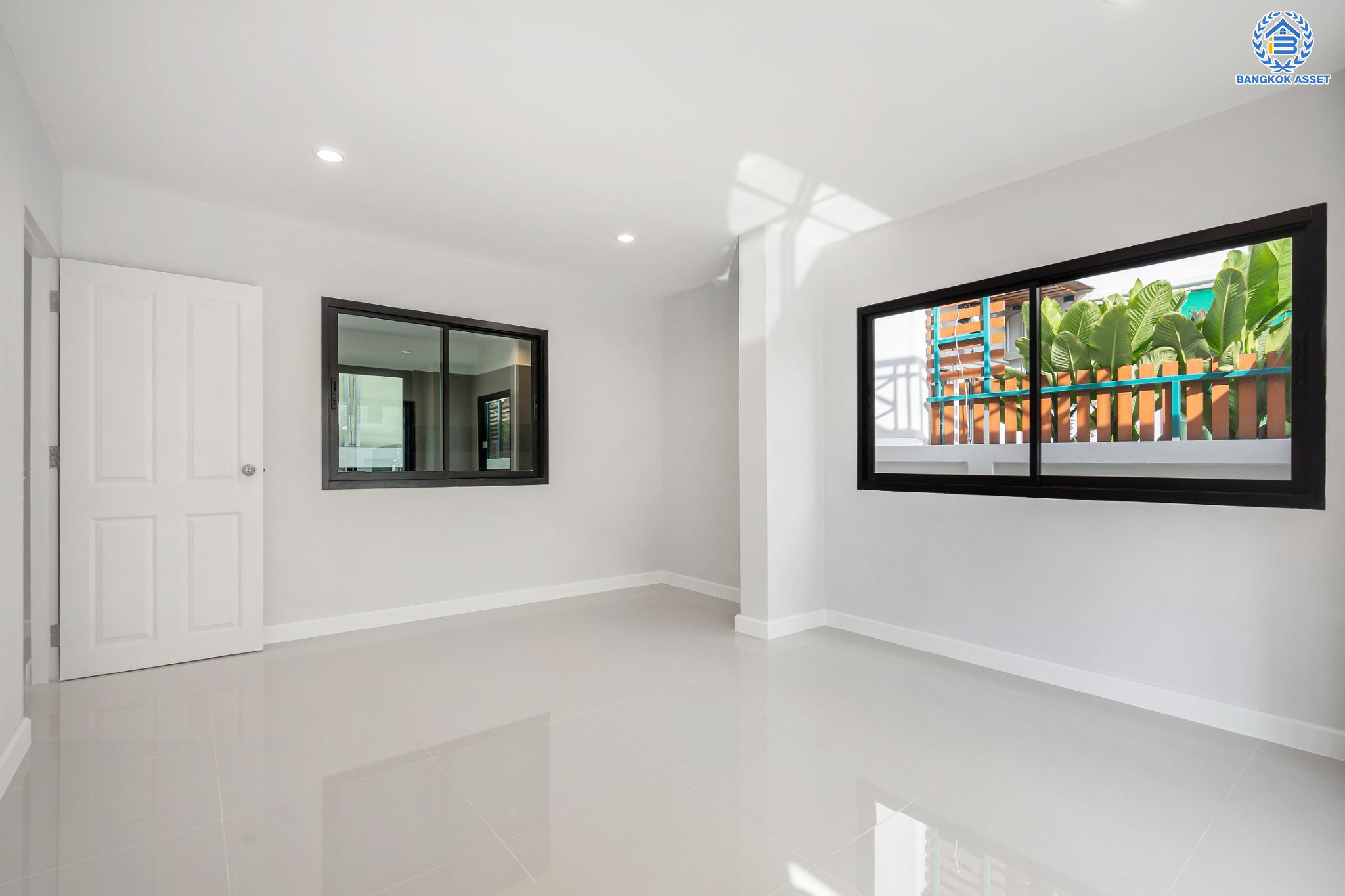 บ้านมือสองตกแต่งใหม่ ม.เพชรวัฒนะ เลียบคลองประปา บ้านเดี่ยว เนื้อที่ 50 ตร.ว. ฟังก์ชันพร้อม 3 ห้องนอน 3 ห้องน้ำ 1 ห้องอเนกประสงค์ จอดรถได้ 2 คัน บนทำเลเชื่อมต่อแจ้งวัฒนะ, ถนนศรีสมาน, ถนนสรงประภา เดินทางสะดวก ใกล้ทางด่วน "บางประอิน-ปากเกร็ด" และรถไฟฟ้าสายสีชมพู "สถานีศรีรัช"